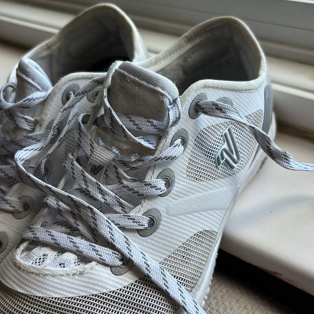 VARSITY ASCEND CHEER SHOES size 5.5